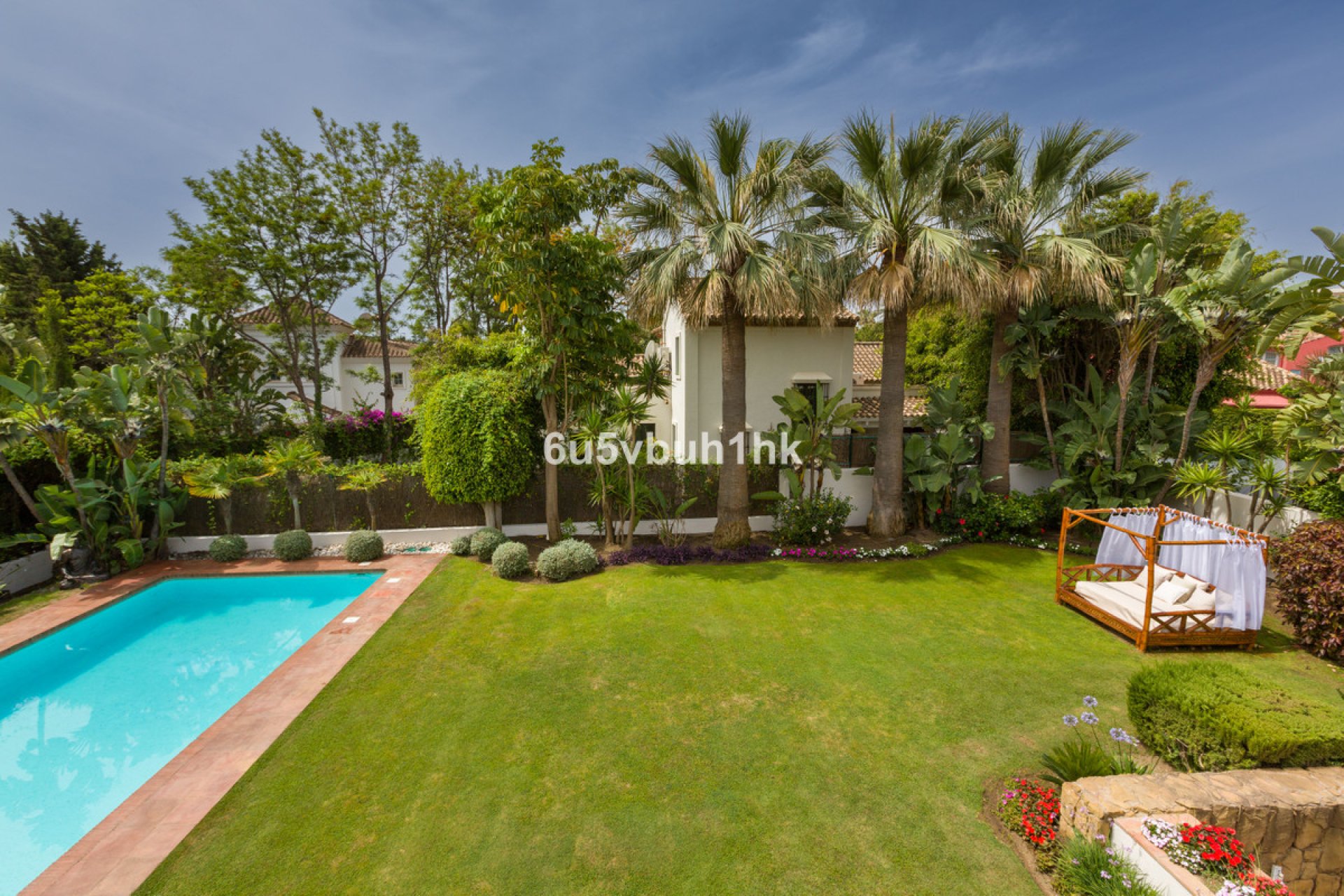 Resale - House - Detached Villa - Estepona - Estepona Centro