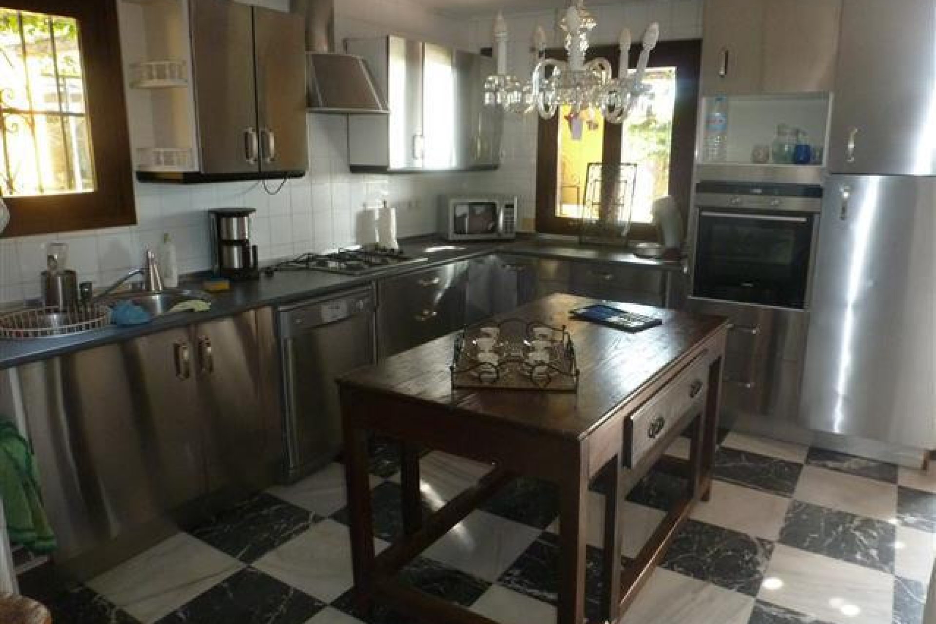 Resale - House - Detached Villa - Estepona - Estepona Centro