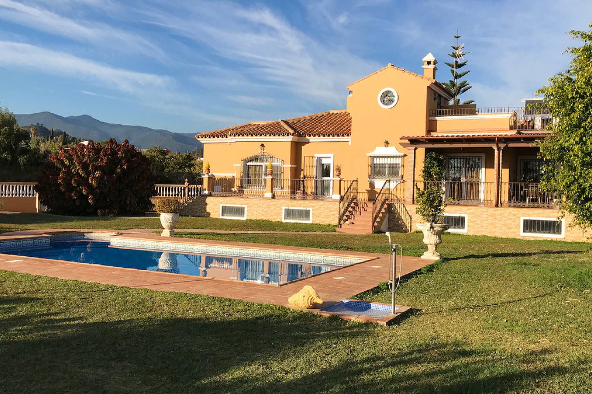 Resale - House - Detached Villa - Estepona - Estepona Centro