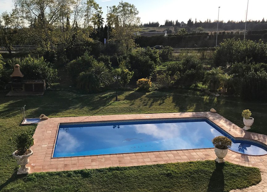 Resale - House - Detached Villa - Estepona - Estepona Centro