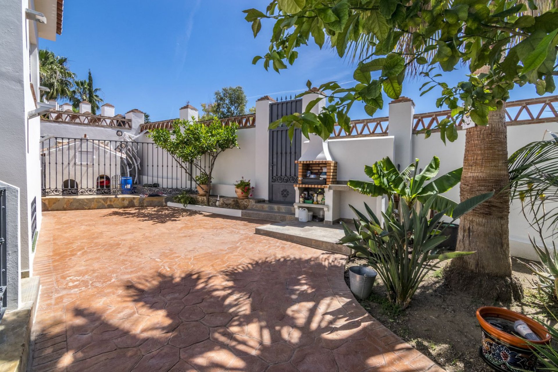 Resale - House - Detached Villa - Estepona - Estepona Centro