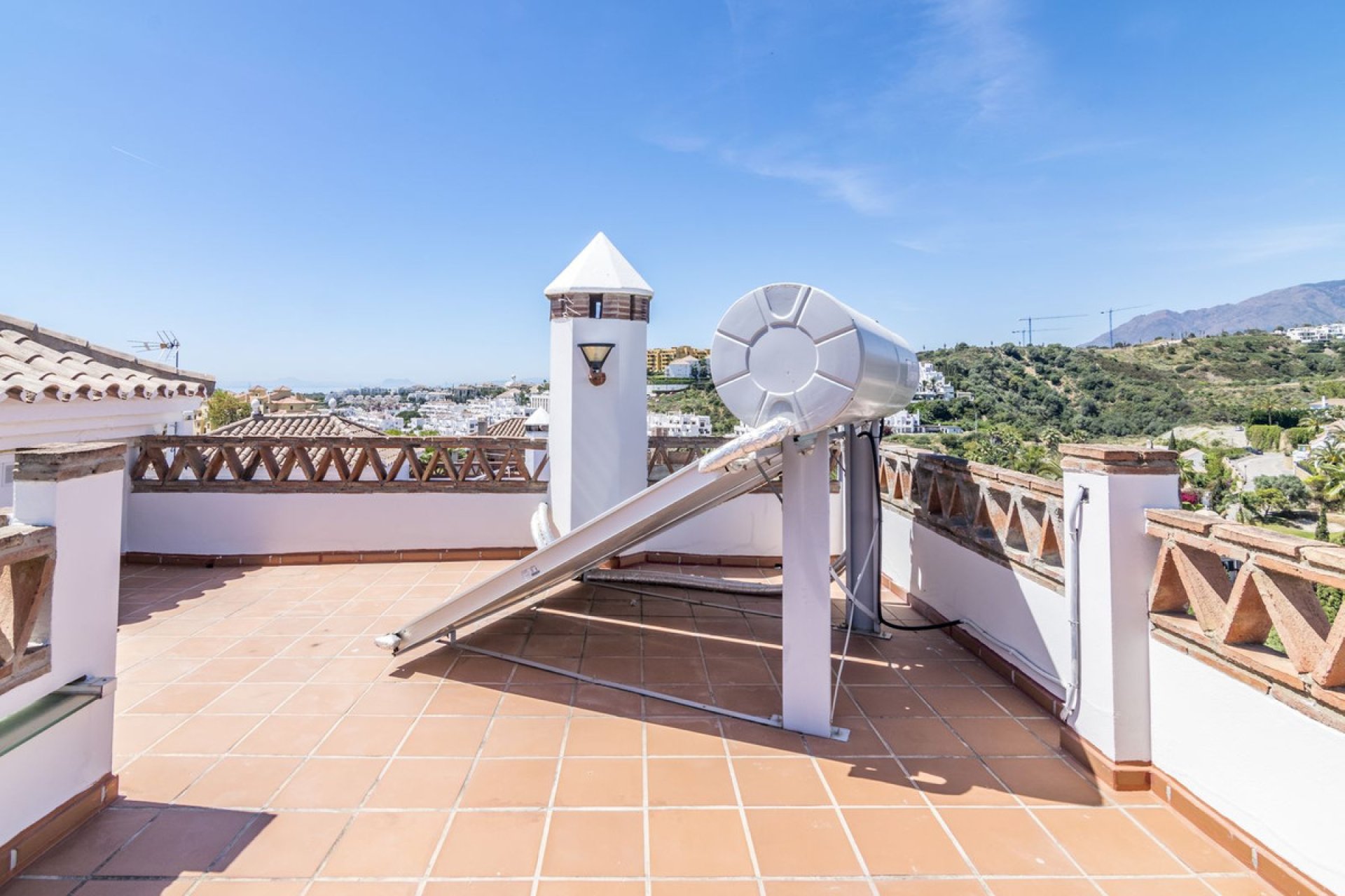 Resale - House - Detached Villa - Estepona - Estepona Centro