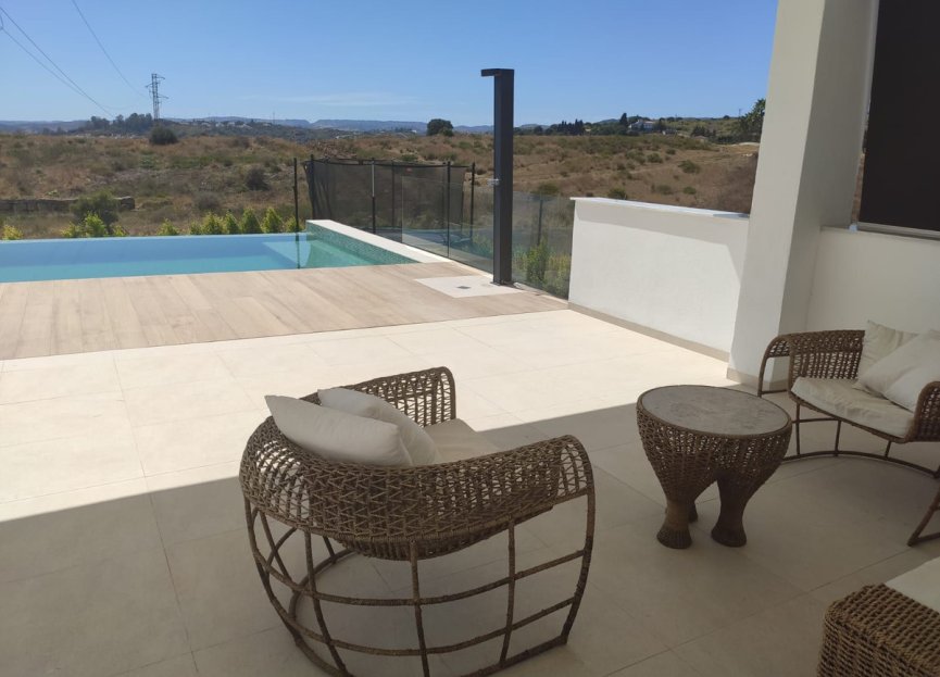 Resale - House - Detached Villa - Estepona - Estepona Centro