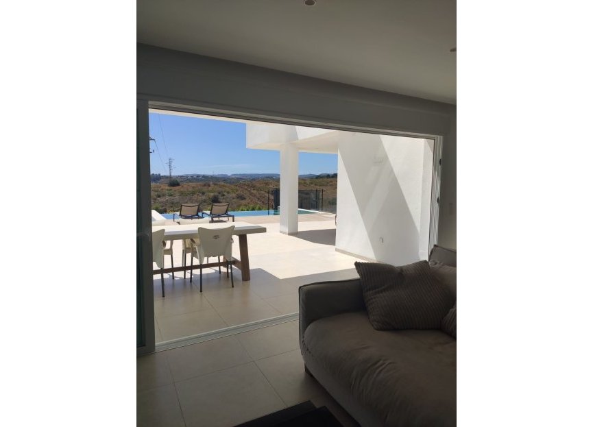 Resale - House - Detached Villa - Estepona - Estepona Centro