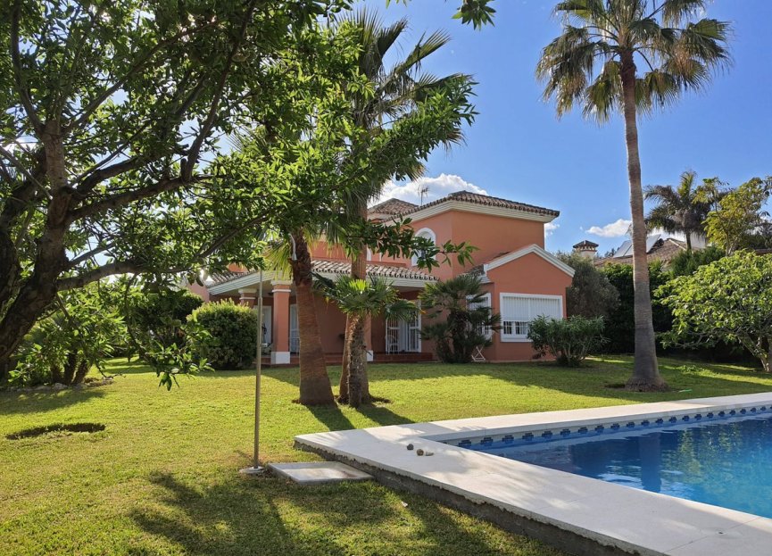 Resale - House - Detached Villa - Estepona - Estepona Centro