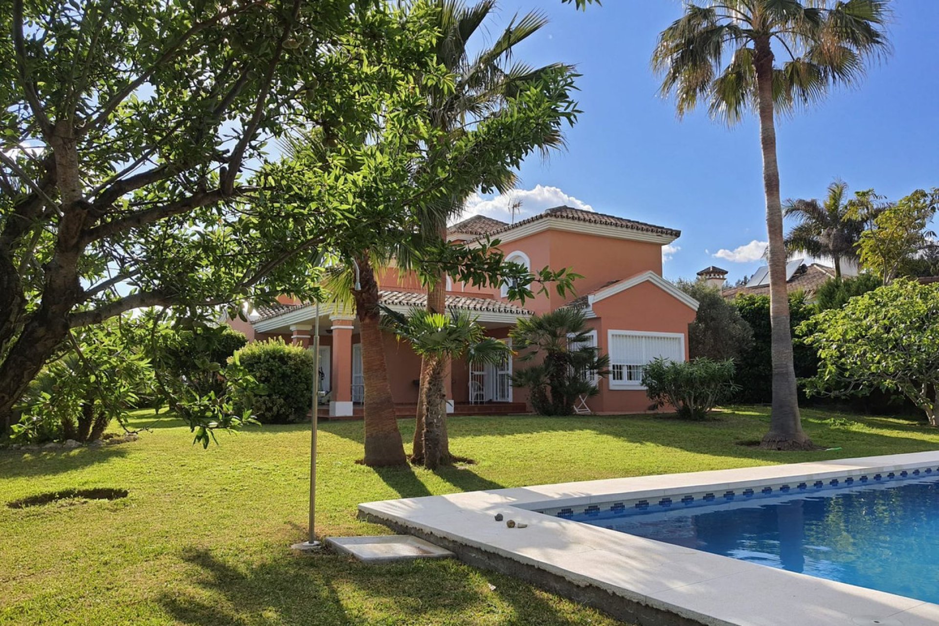 Resale - House - Detached Villa - Estepona - Estepona Centro