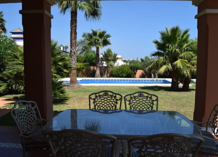 Resale - House - Detached Villa - Estepona - Estepona Centro