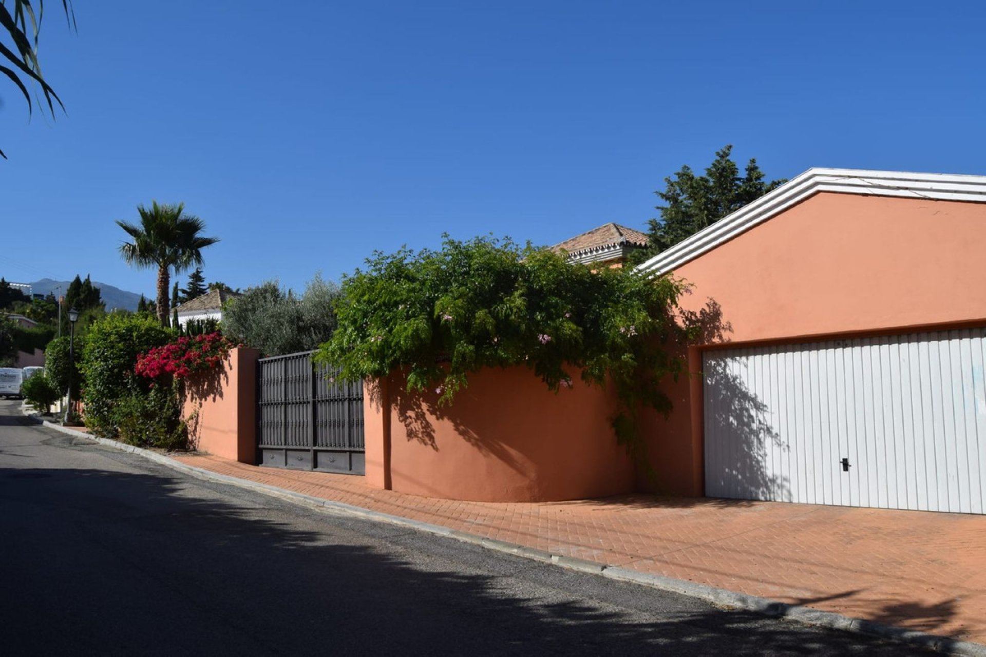 Resale - House - Detached Villa - Estepona - Estepona Centro