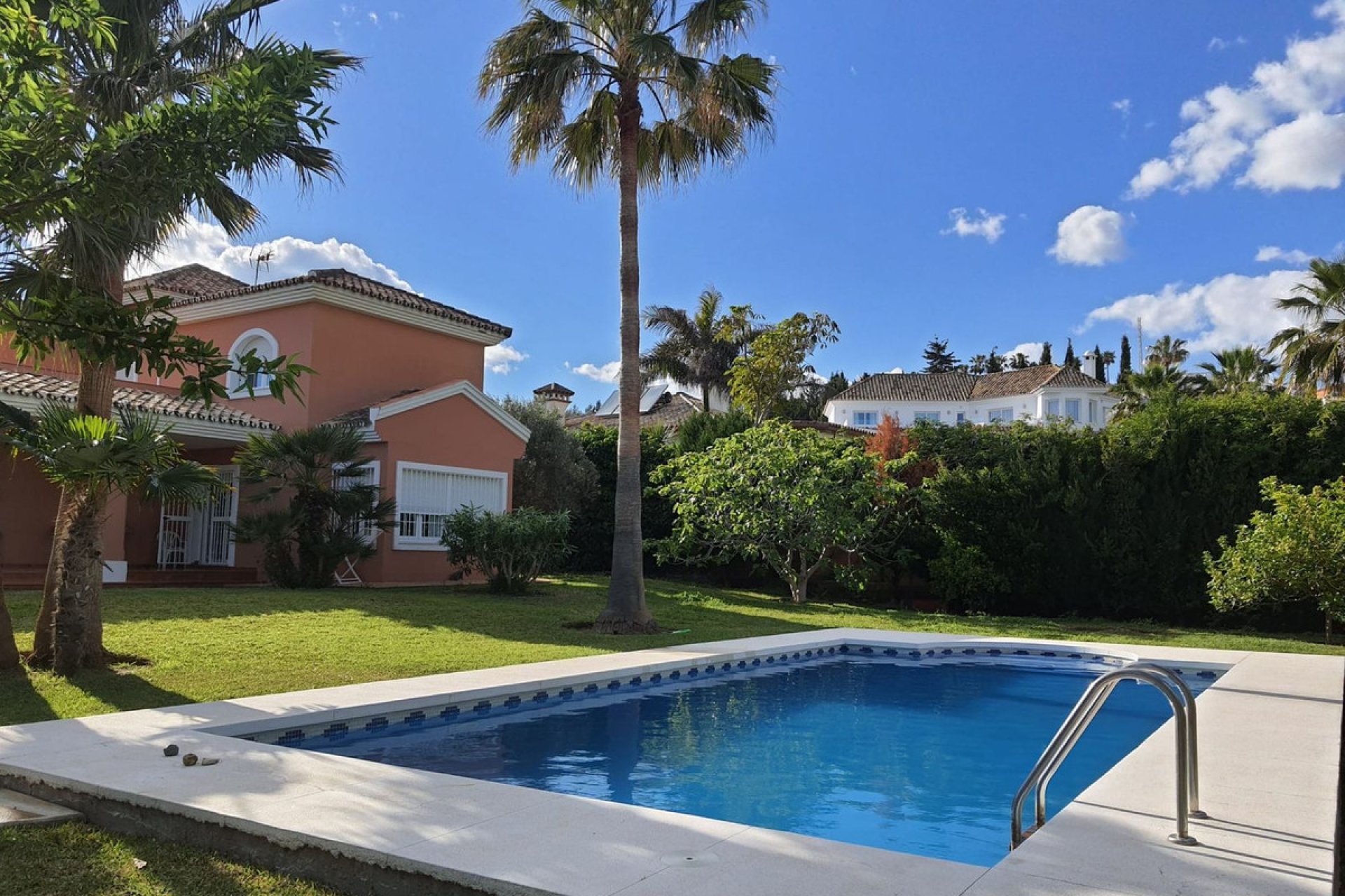 Resale - House - Detached Villa - Estepona - Estepona Centro