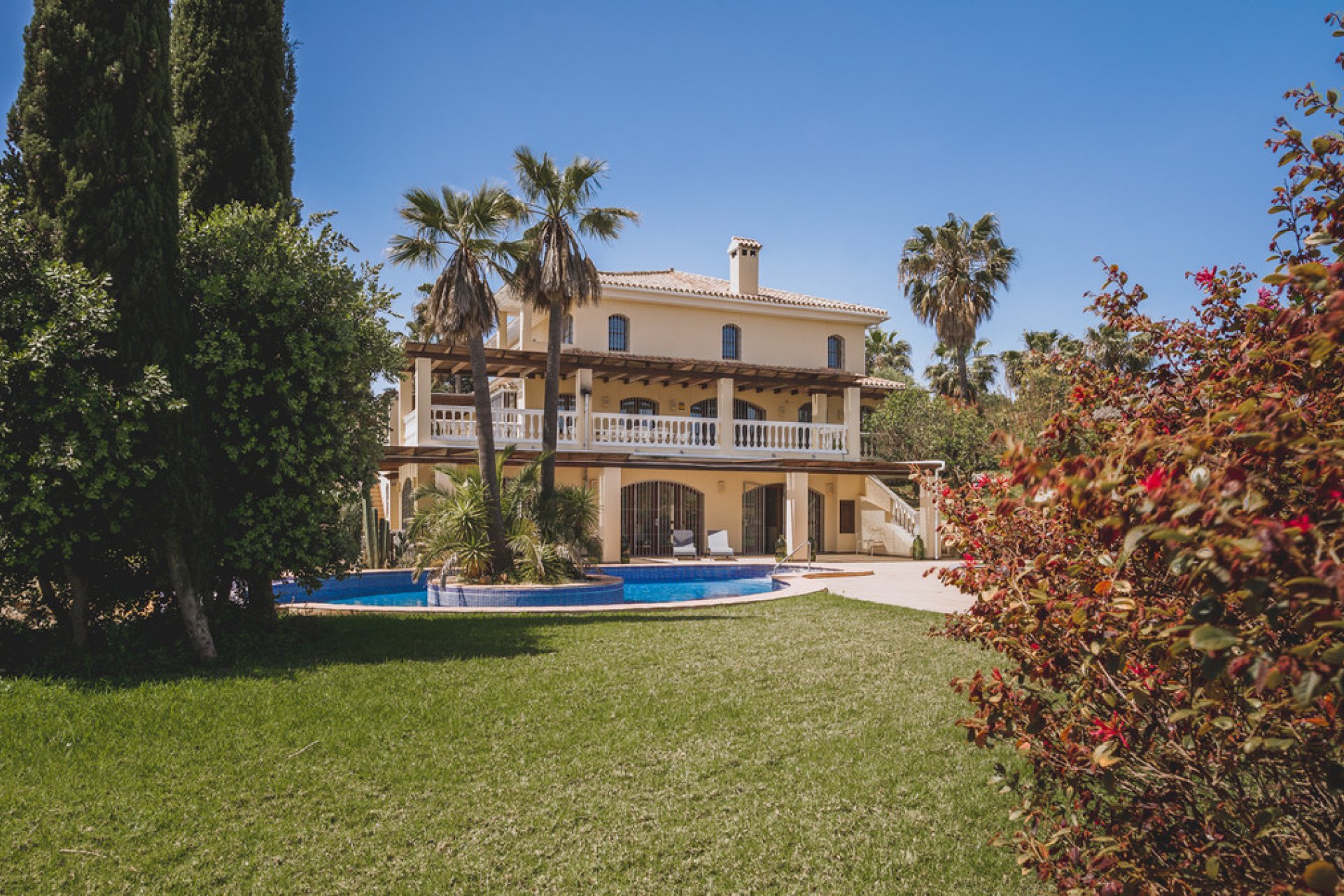 Resale - House - Detached Villa - Estepona - Estepona Centro