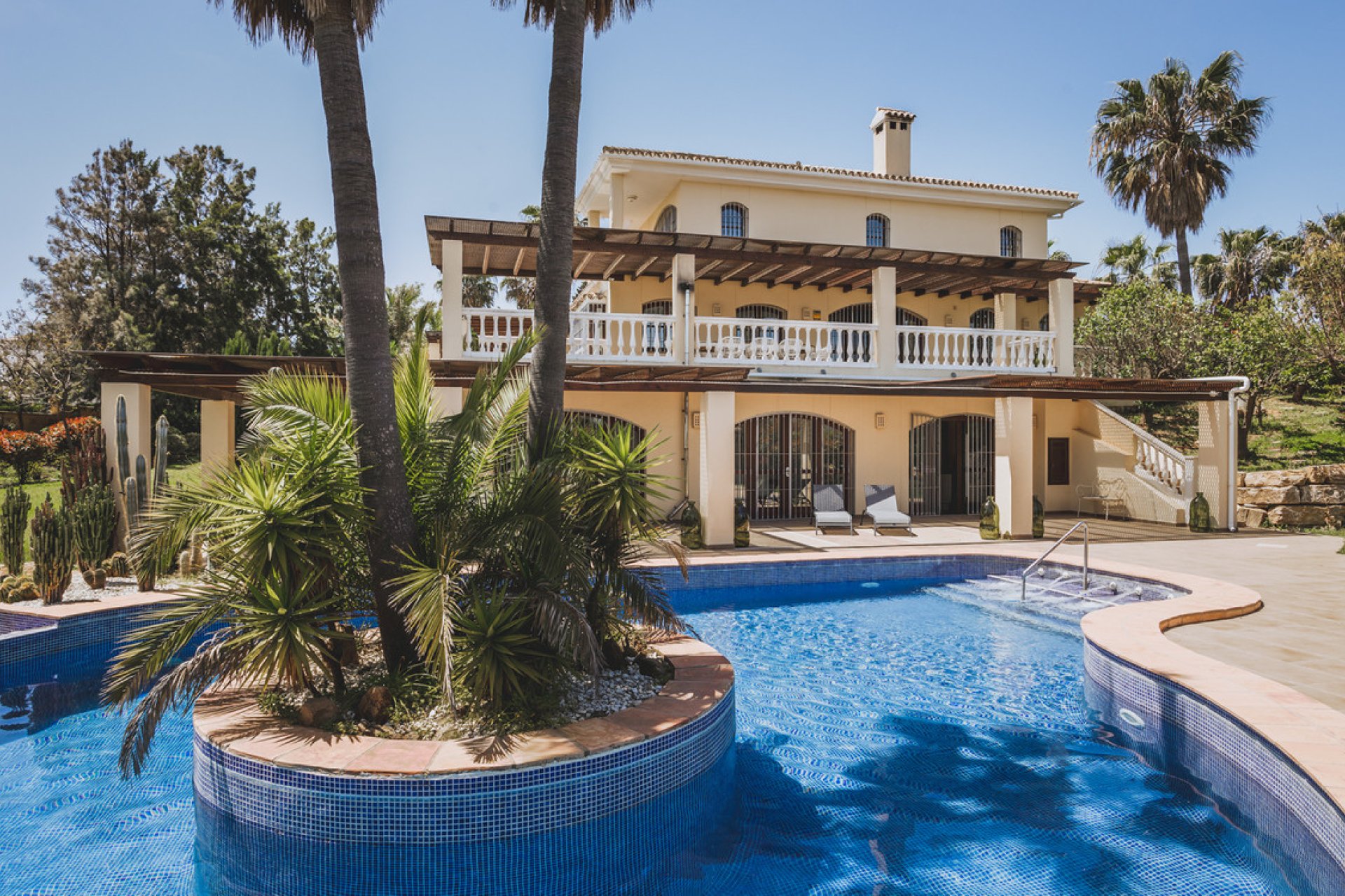 Resale - House - Detached Villa - Estepona - Estepona Centro