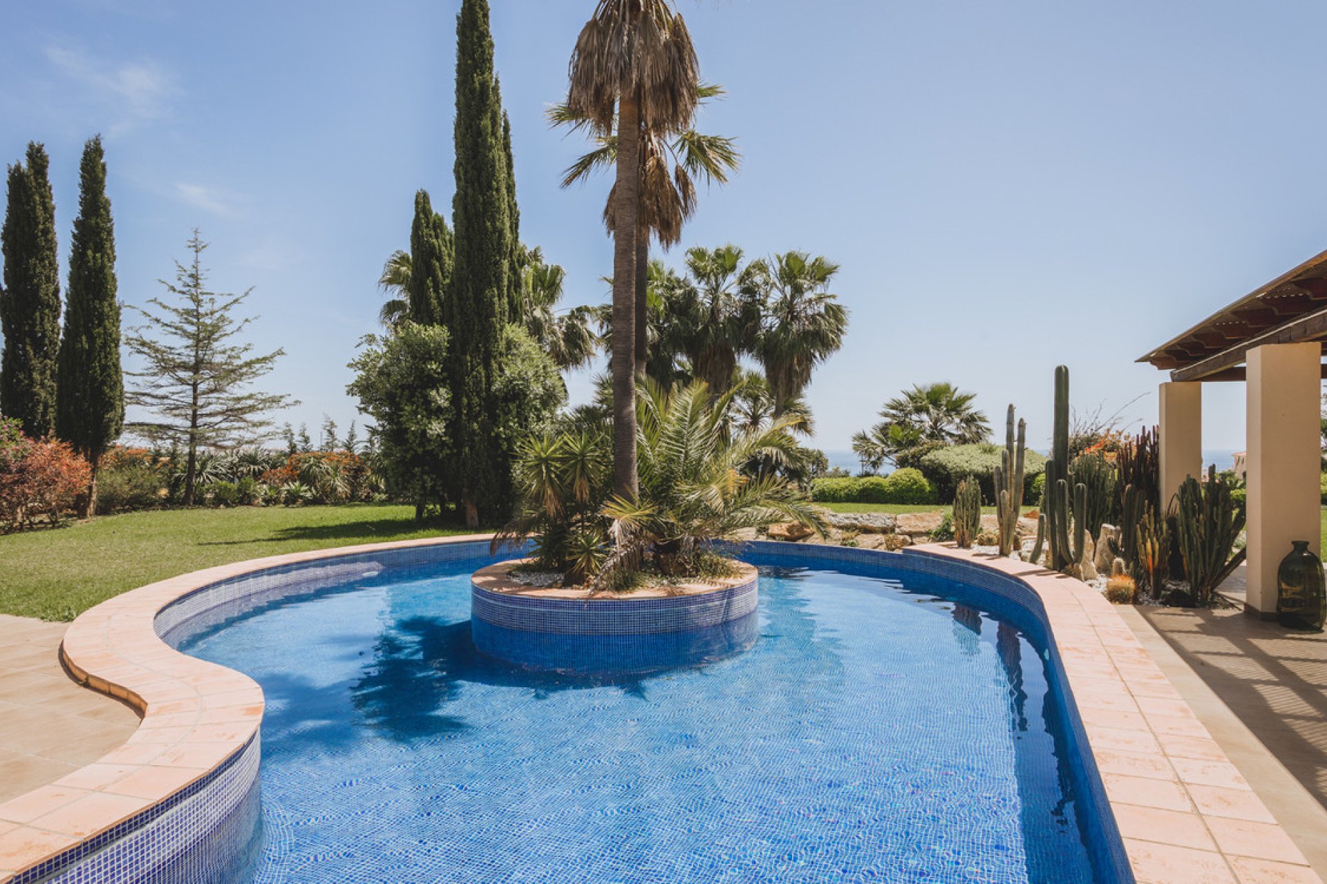 Resale - House - Detached Villa - Estepona - Estepona Centro