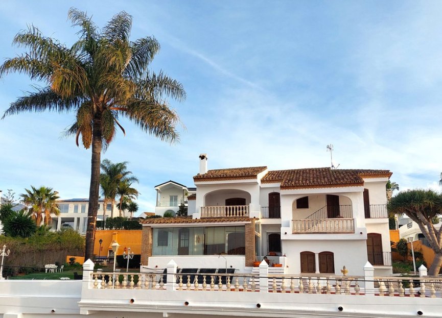 Resale - House - Detached Villa - Estepona - Estepona Centro