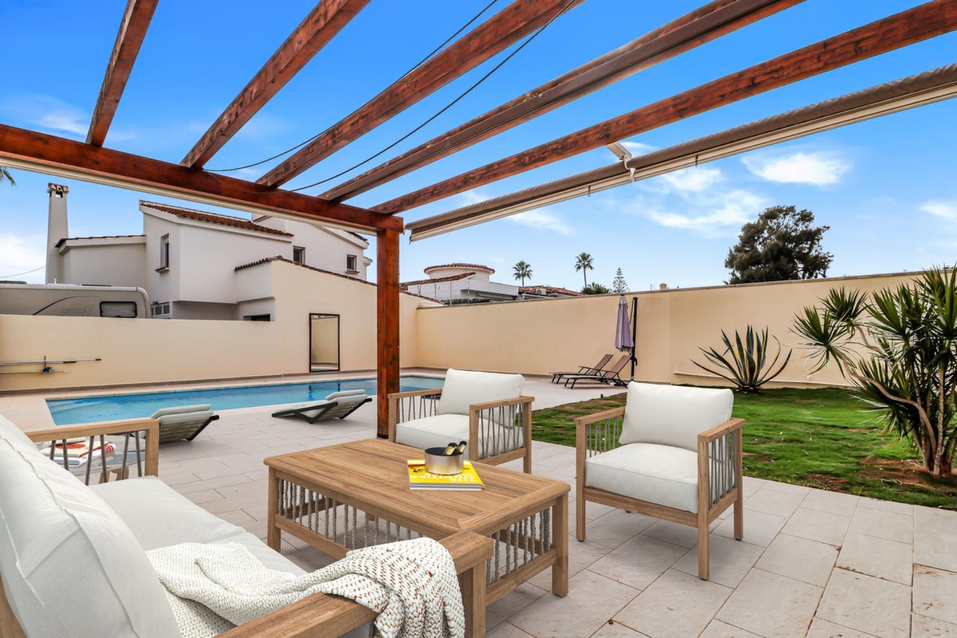 Resale - House - Detached Villa - Estepona - Estepona Centro