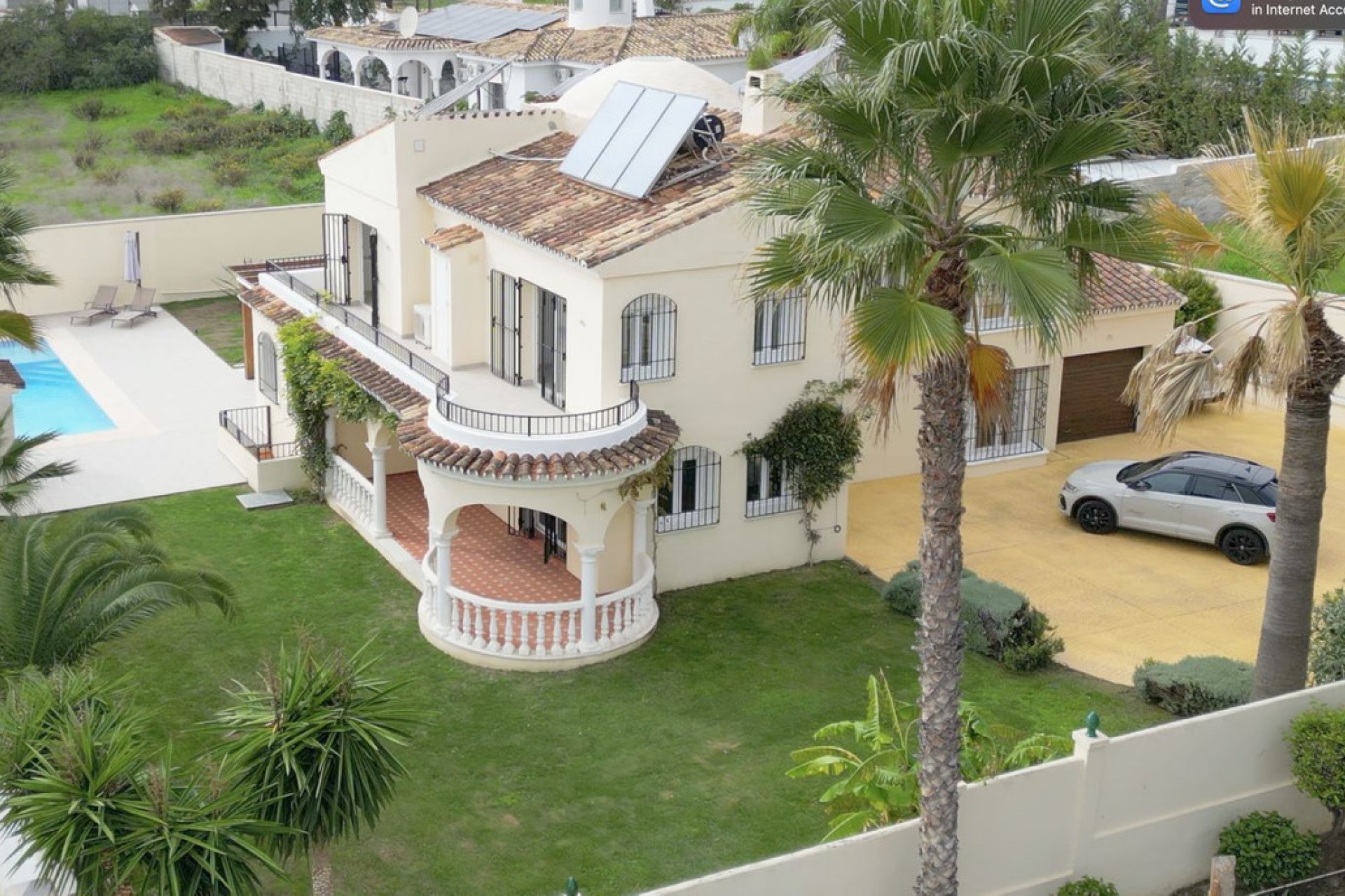 Resale - House - Detached Villa - Estepona - Estepona Centro