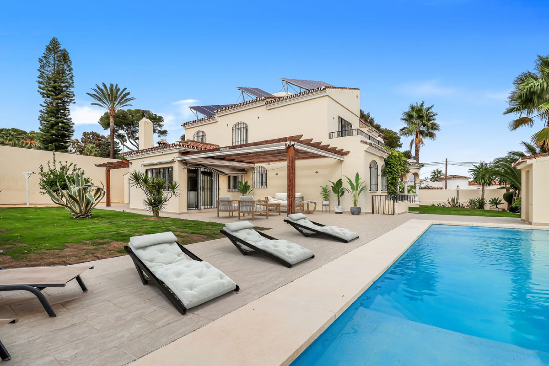 Resale - House - Detached Villa - Estepona - Estepona Centro