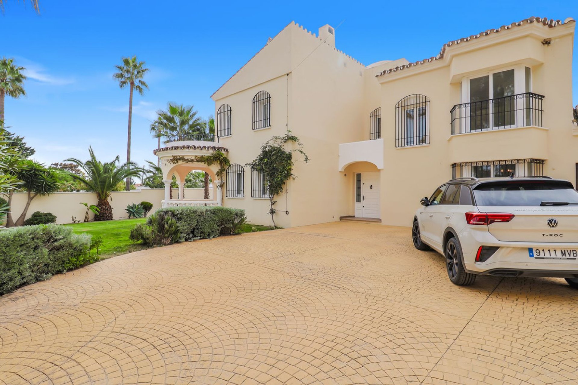 Resale - House - Detached Villa - Estepona - Estepona Centro