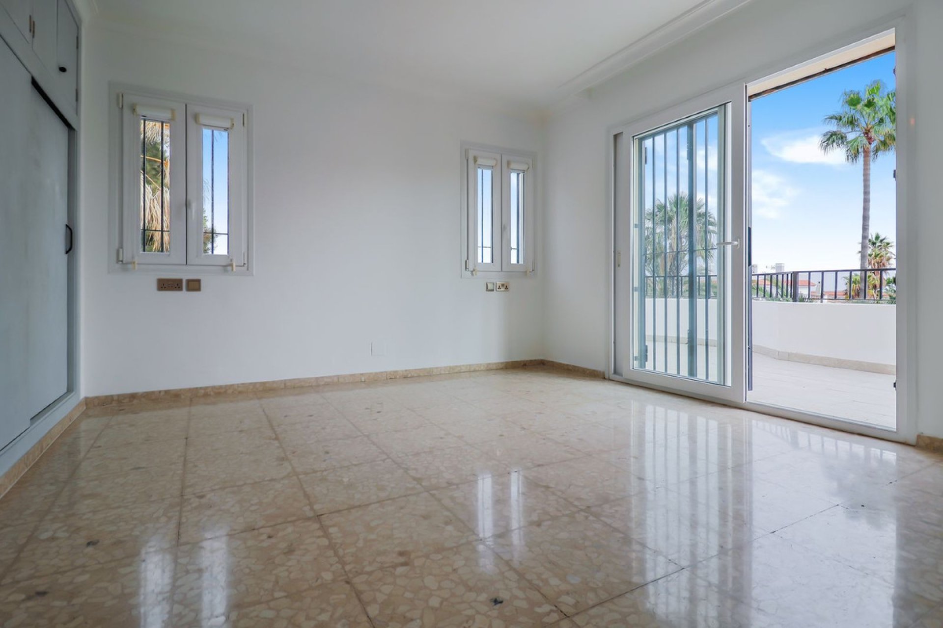 Resale - House - Detached Villa - Estepona - Estepona Centro