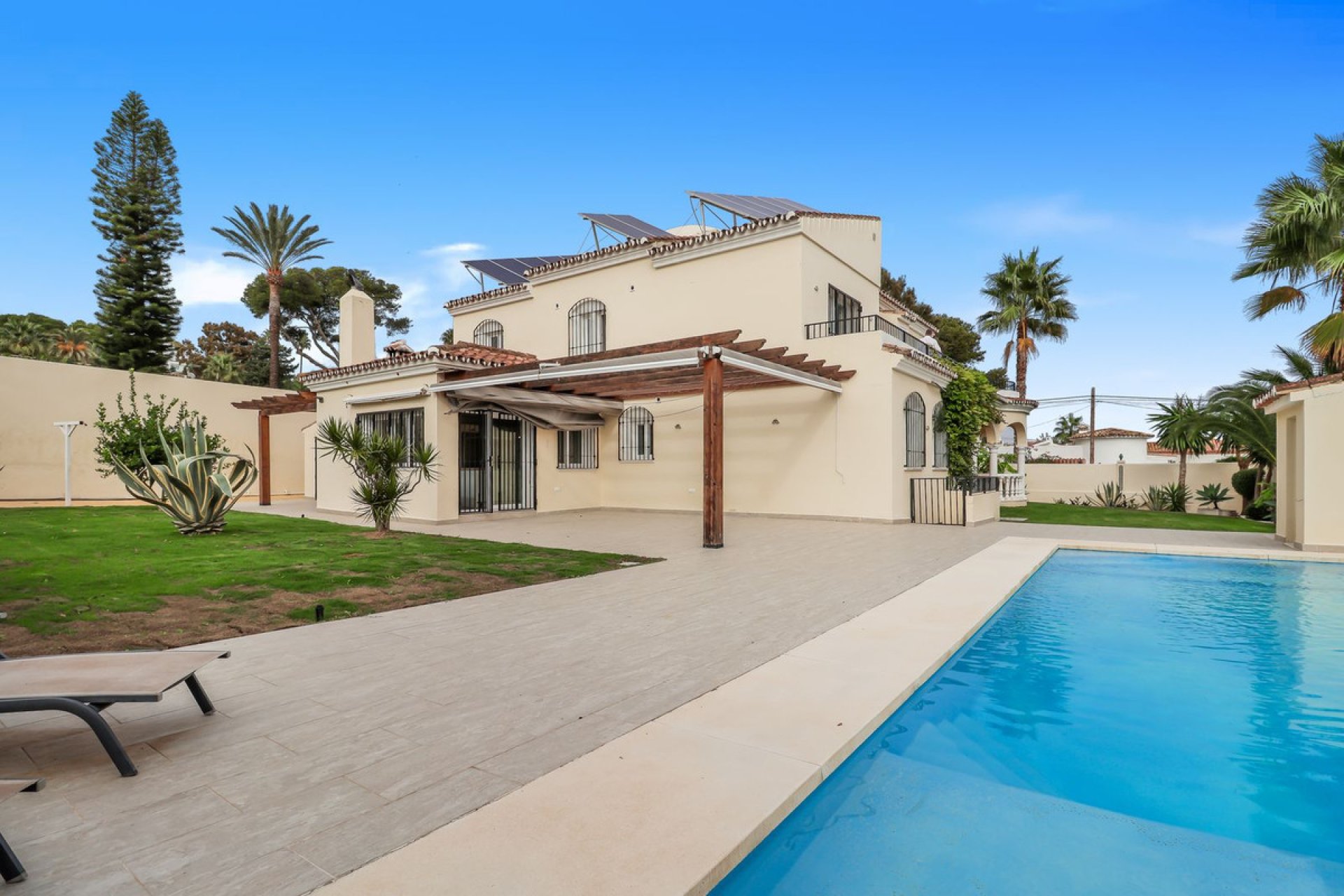 Resale - House - Detached Villa - Estepona - Estepona Centro