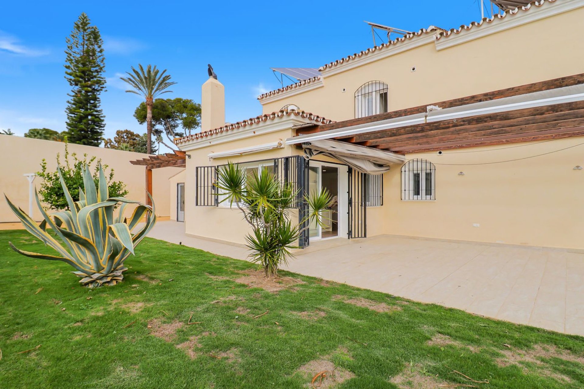 Resale - House - Detached Villa - Estepona - Estepona Centro