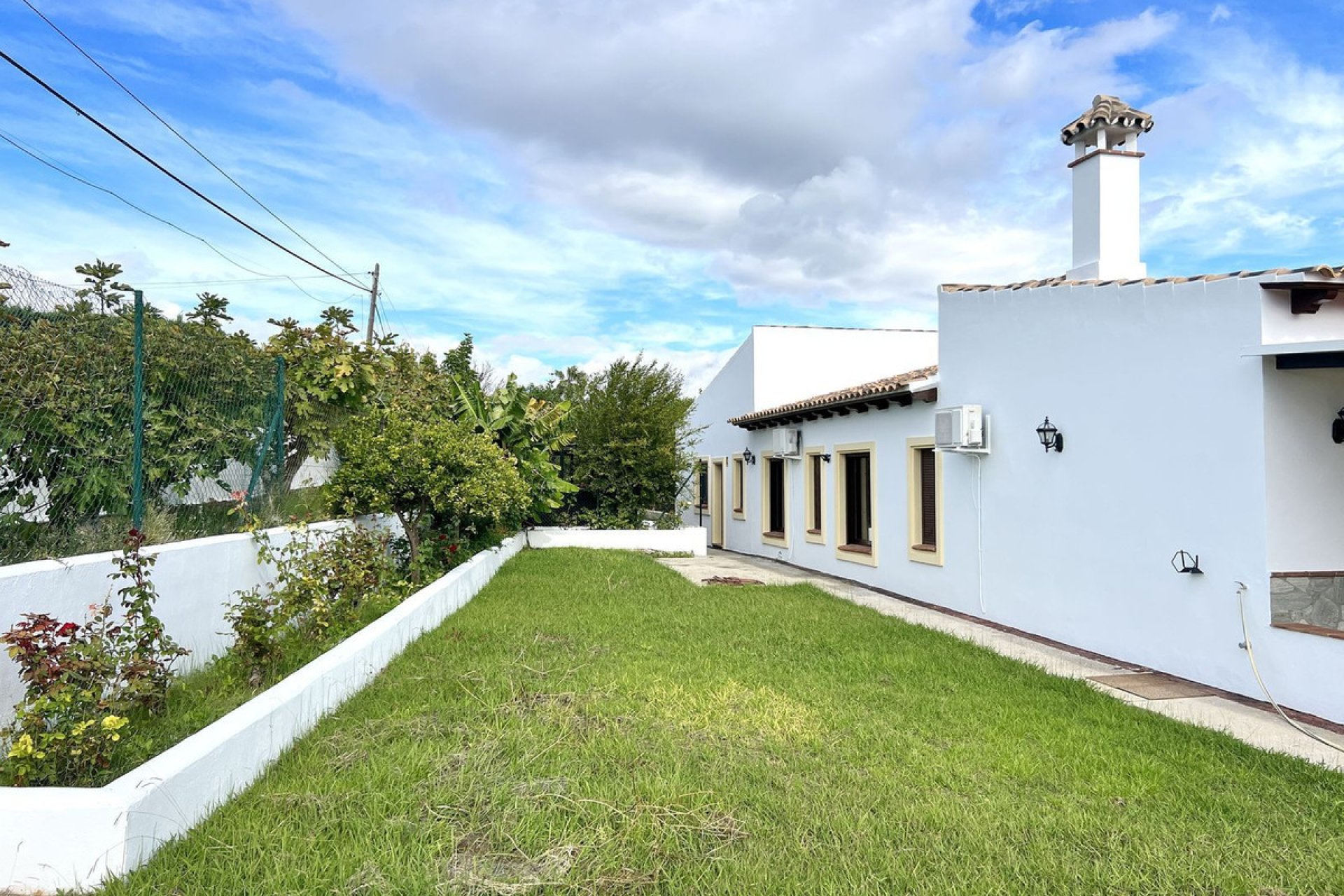 Resale - House - Detached Villa - Estepona - Estepona Centro