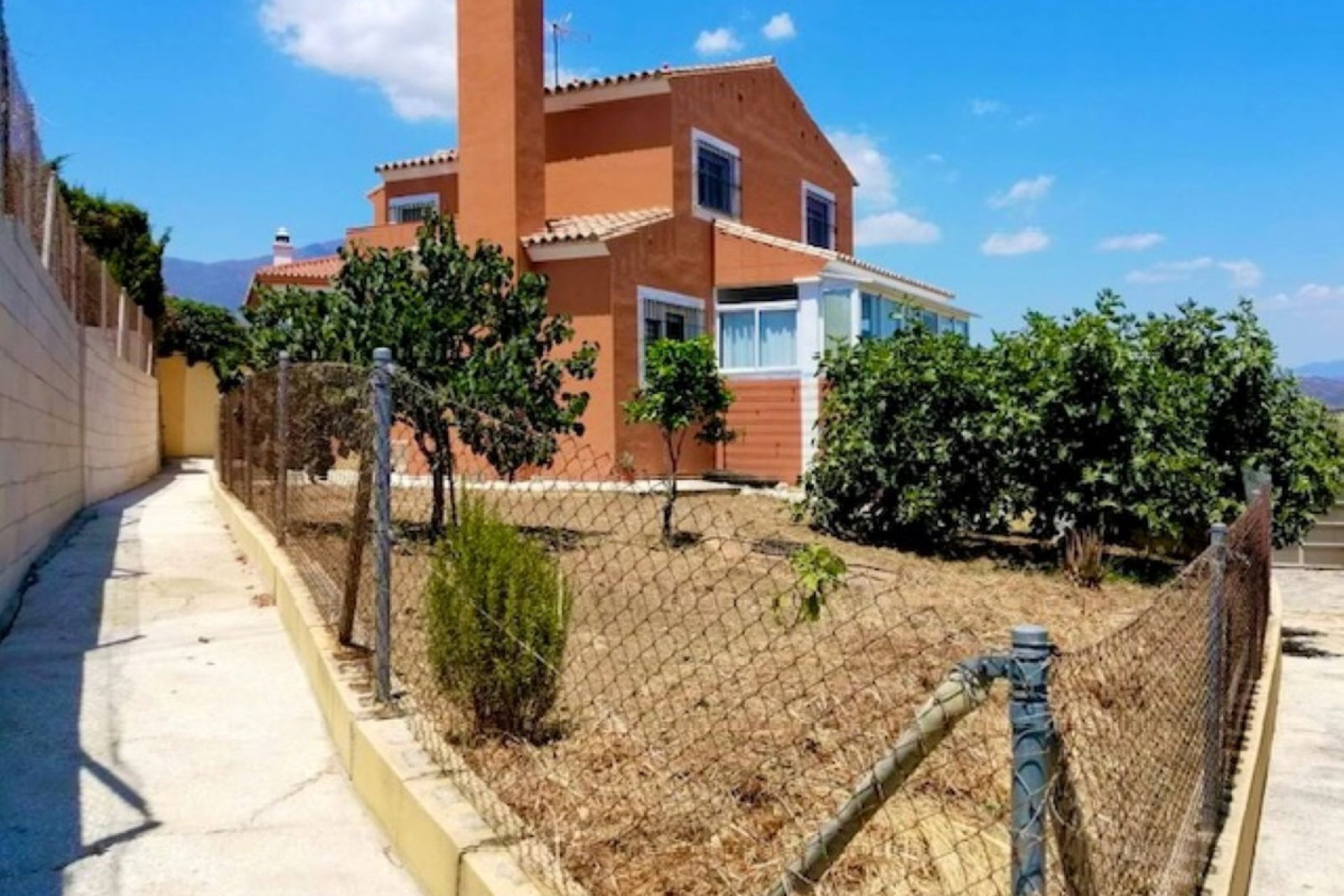 Resale - House - Detached Villa - Estepona - Estepona Centro