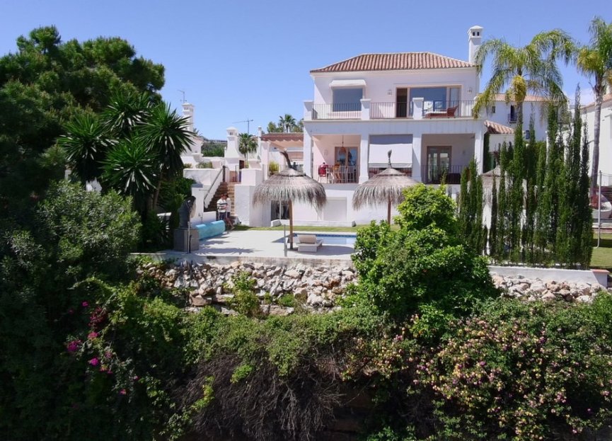 Resale - House - Detached Villa - Estepona - Estepona Centro