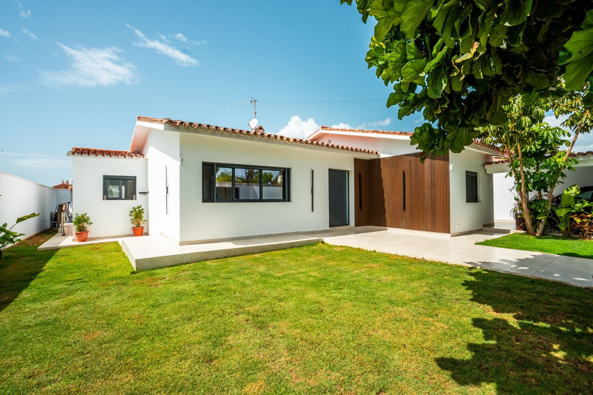 Resale - House - Detached Villa - Estepona - Estepona Centro