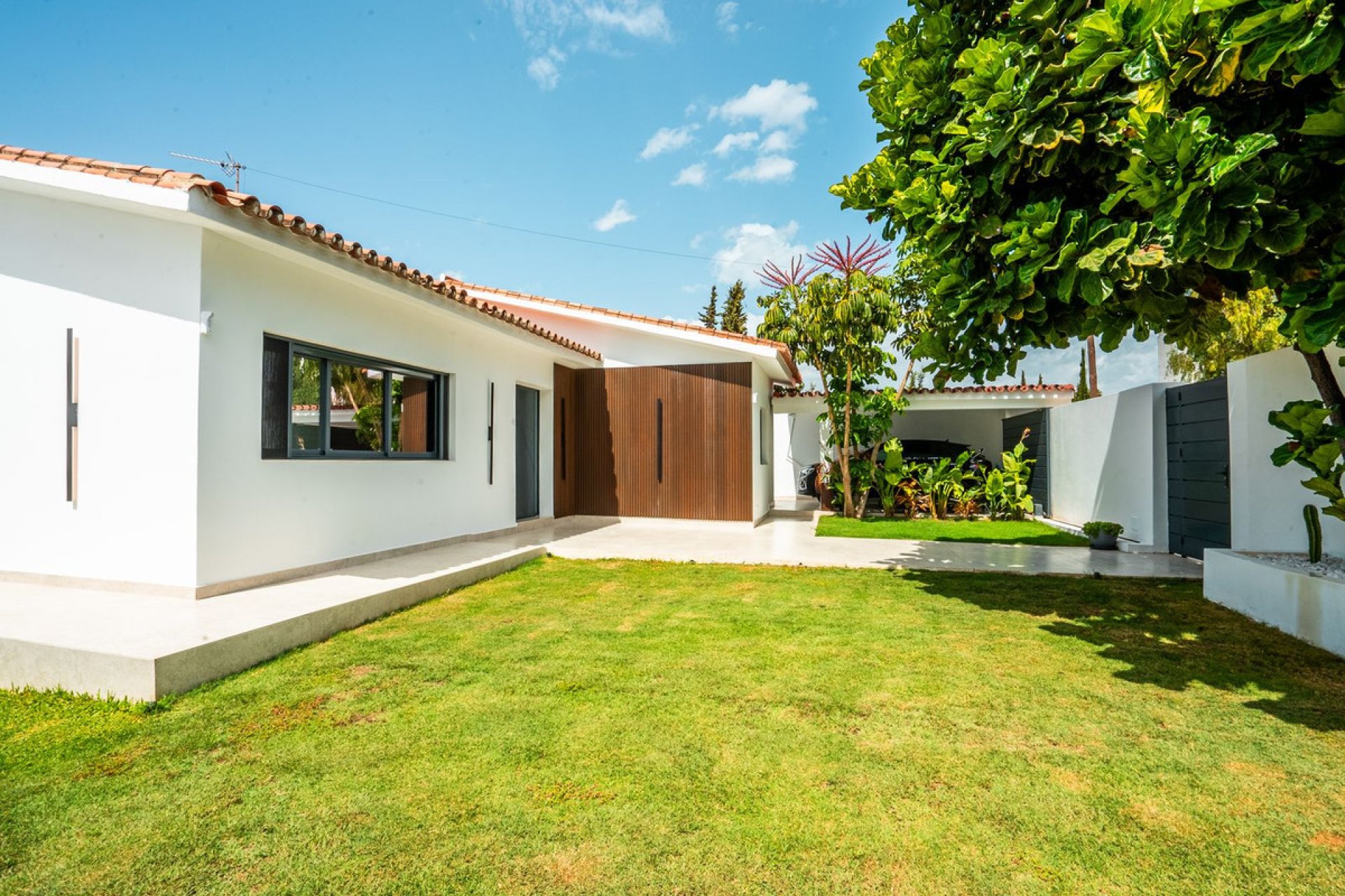 Resale - House - Detached Villa - Estepona - Estepona Centro