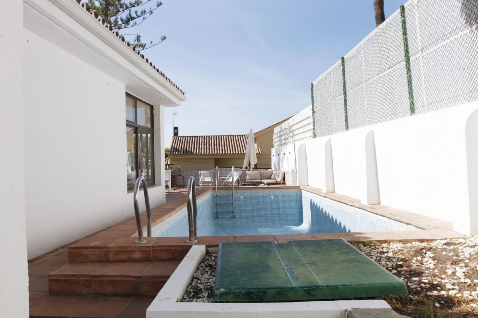 Resale - House - Detached Villa - Estepona - Estepona Centro