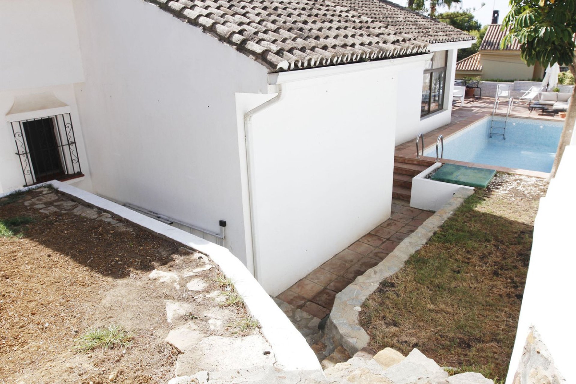 Resale - House - Detached Villa - Estepona - Estepona Centro