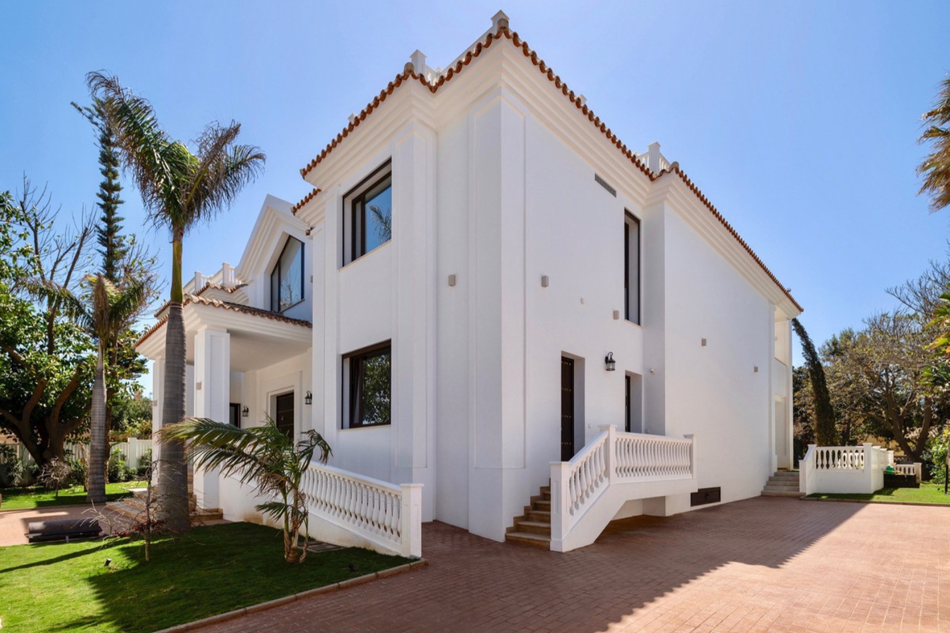 Resale - House - Detached Villa - Estepona - Estepona Centro