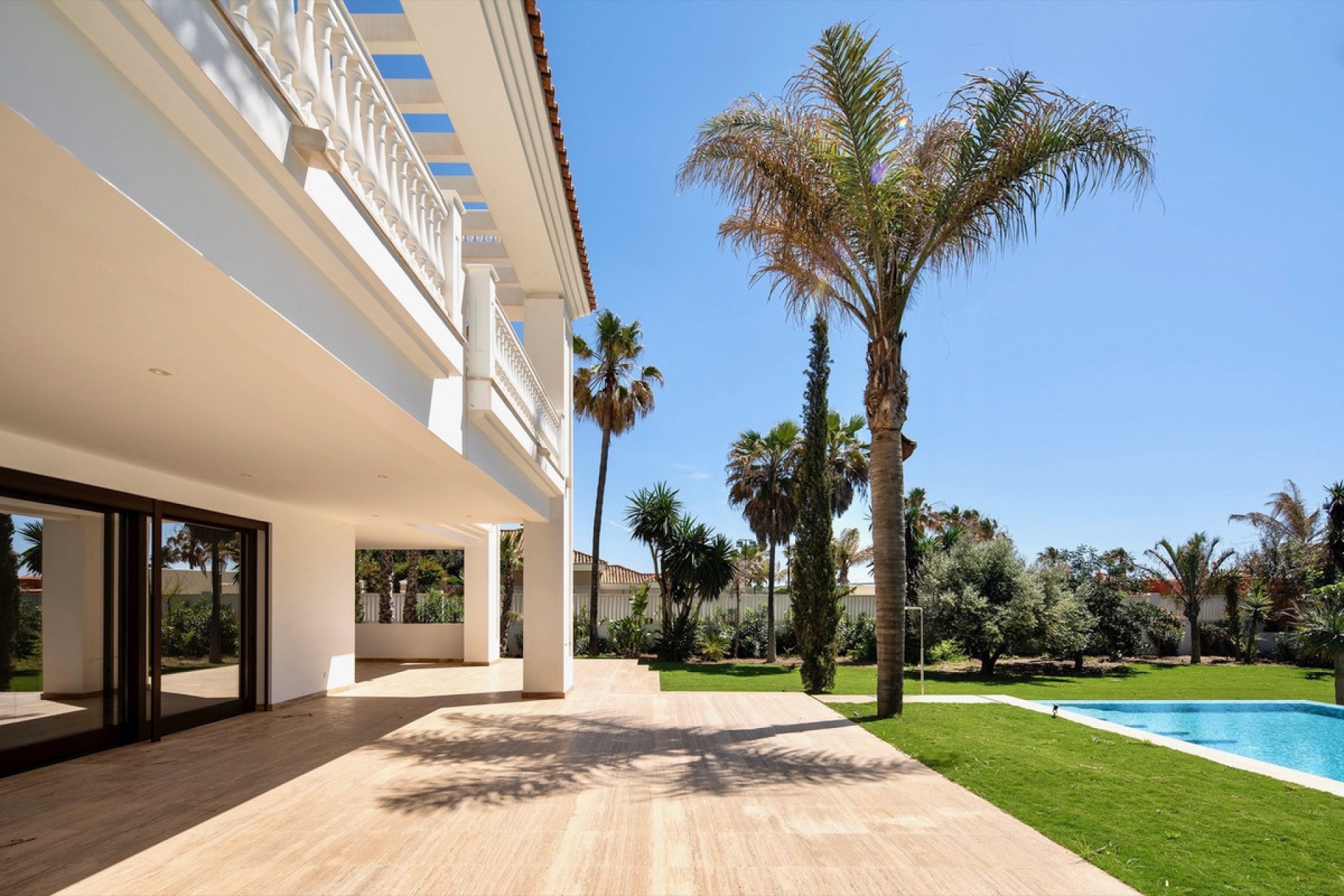 Resale - House - Detached Villa - Estepona - Estepona Centro