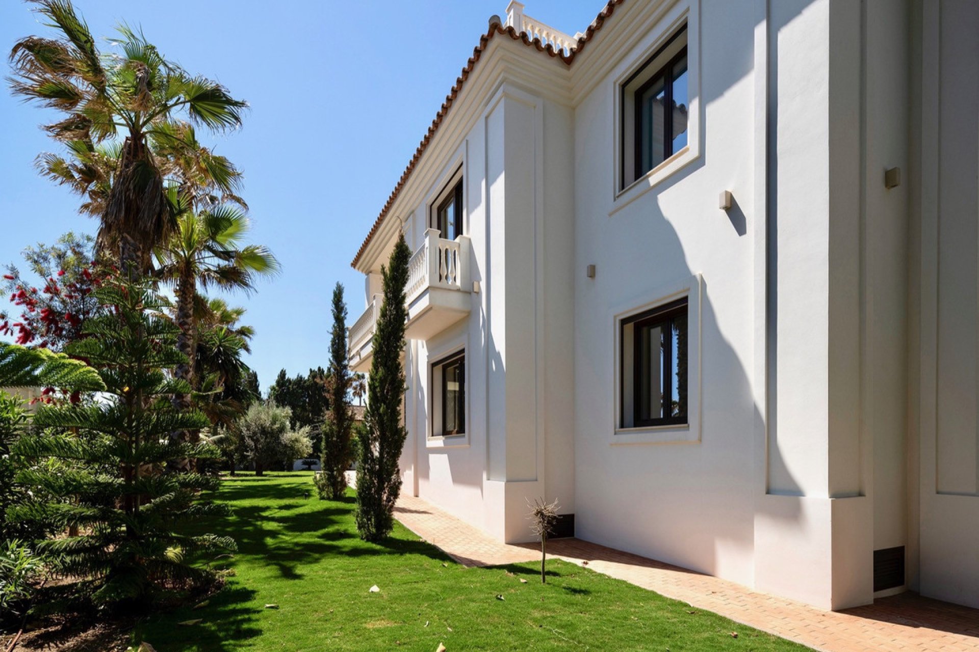 Resale - House - Detached Villa - Estepona - Estepona Centro