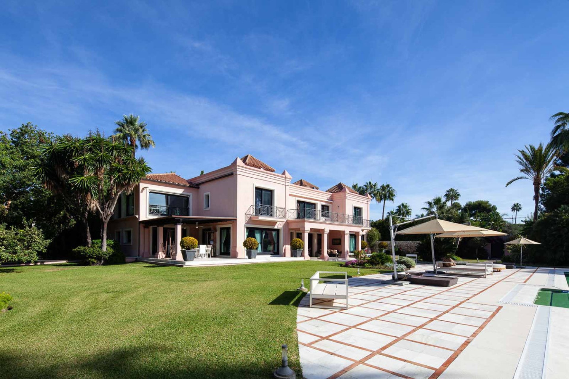 Resale - House - Detached Villa - Estepona - Estepona Centro