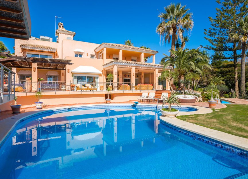 Resale - House - Detached Villa - Estepona - Estepona Centro