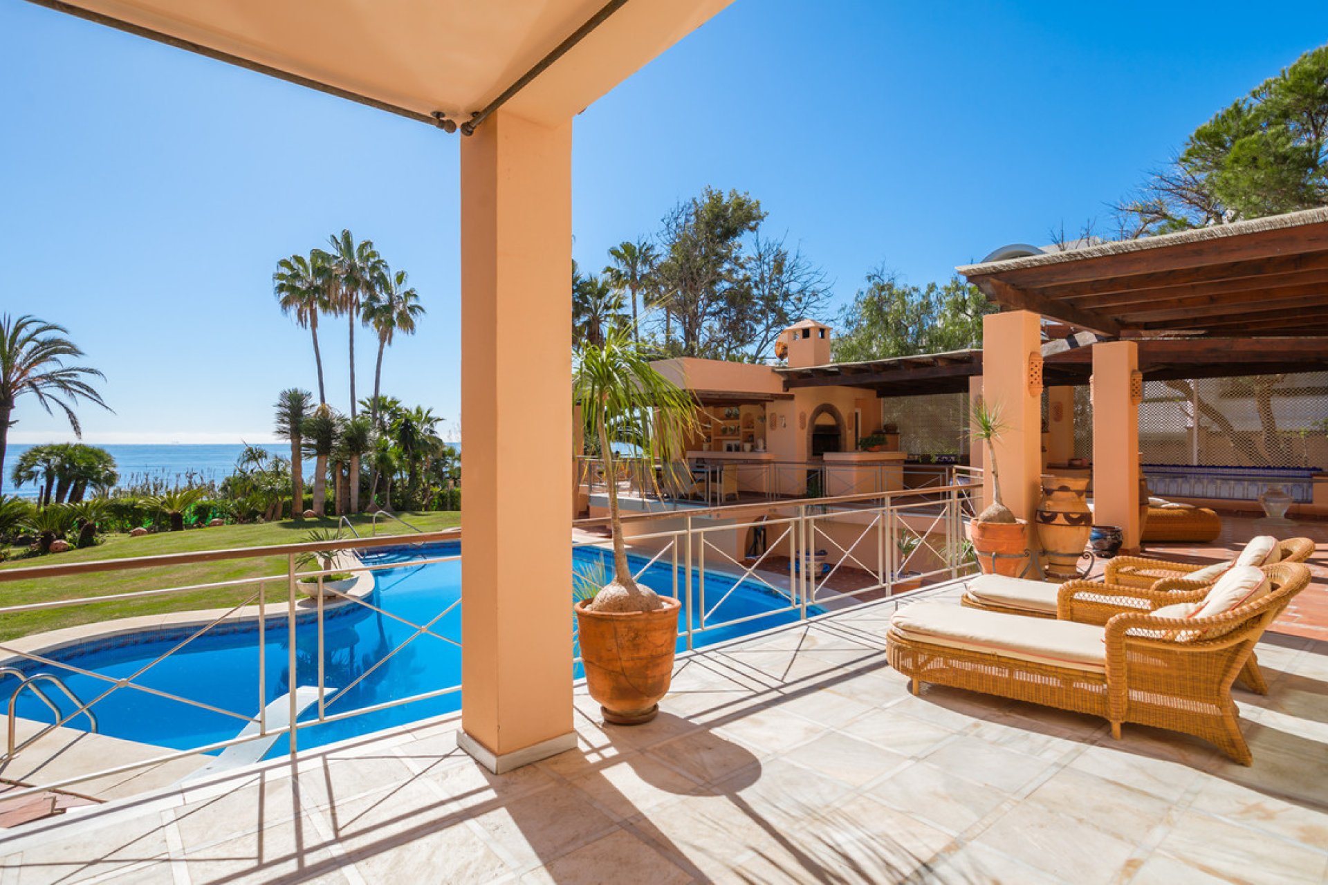 Resale - House - Detached Villa - Estepona - Estepona Centro