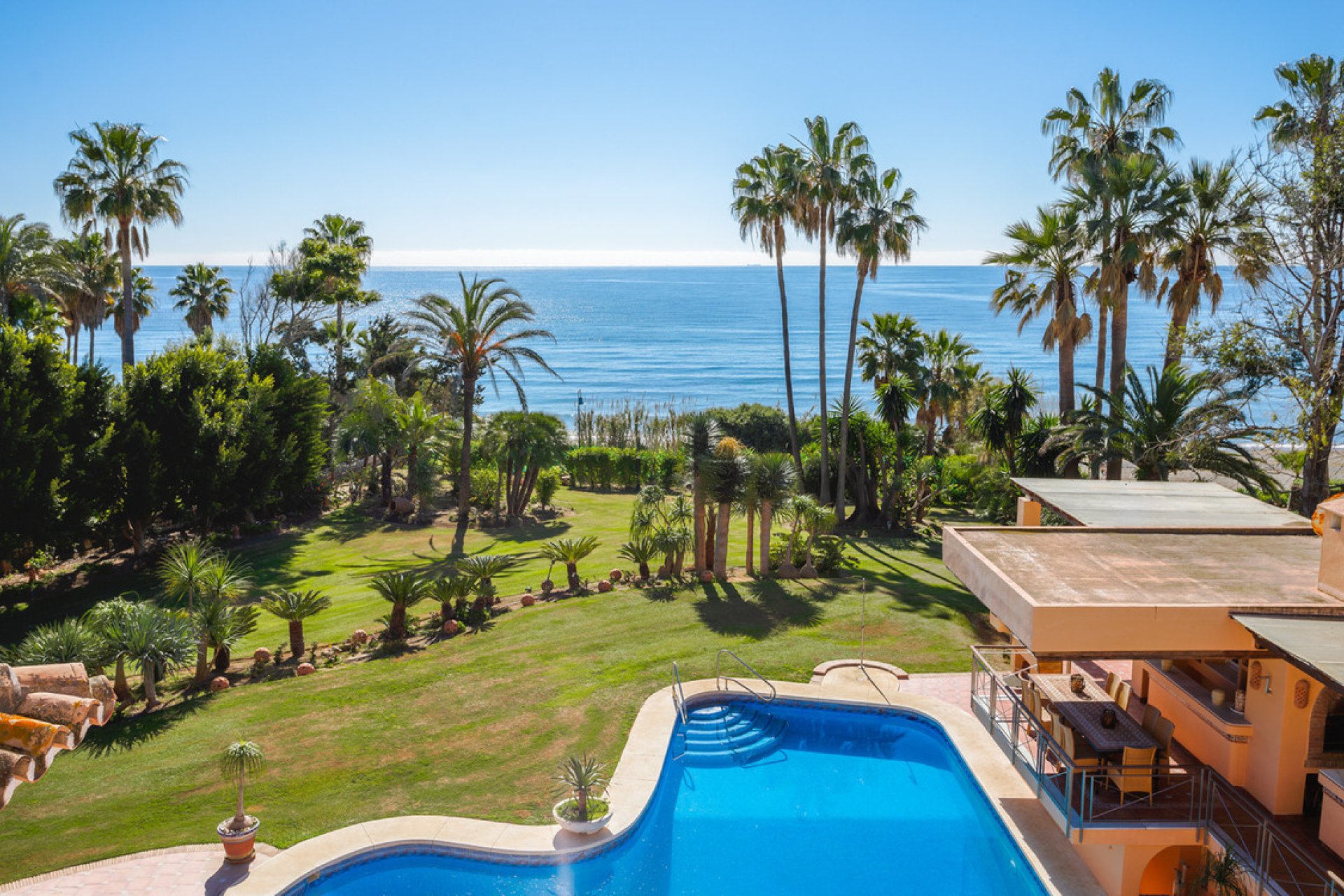 Resale - House - Detached Villa - Estepona - Estepona Centro