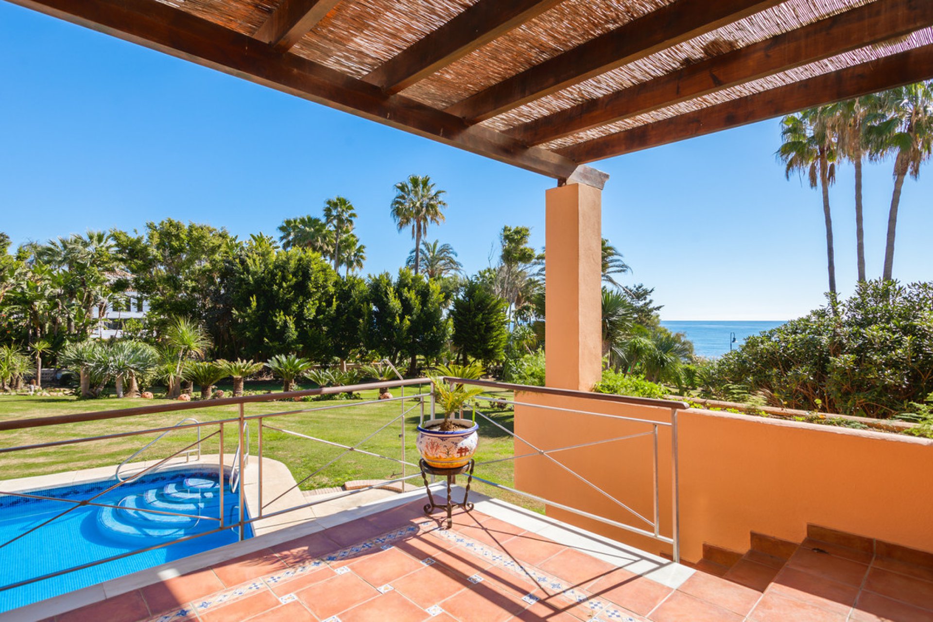 Resale - House - Detached Villa - Estepona - Estepona Centro