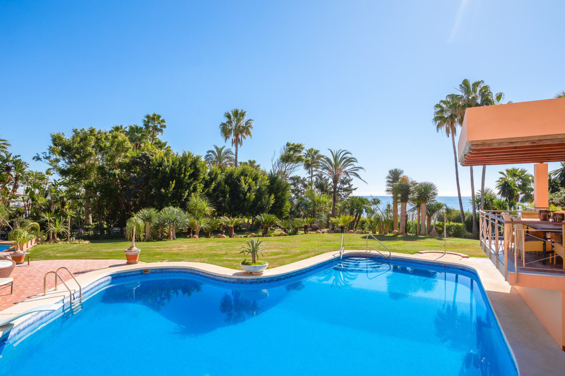 Resale - House - Detached Villa - Estepona - Estepona Centro