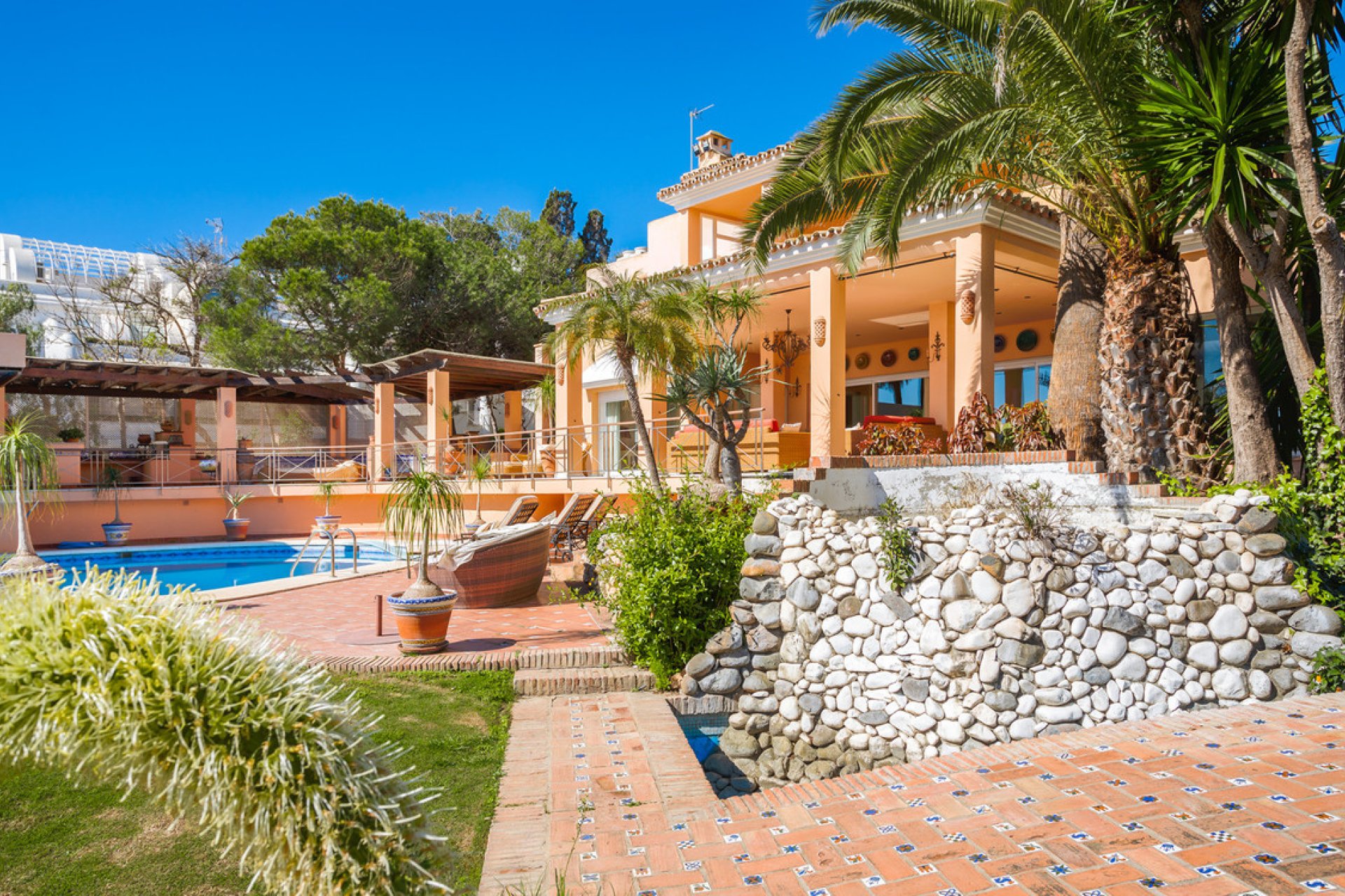 Resale - House - Detached Villa - Estepona - Estepona Centro