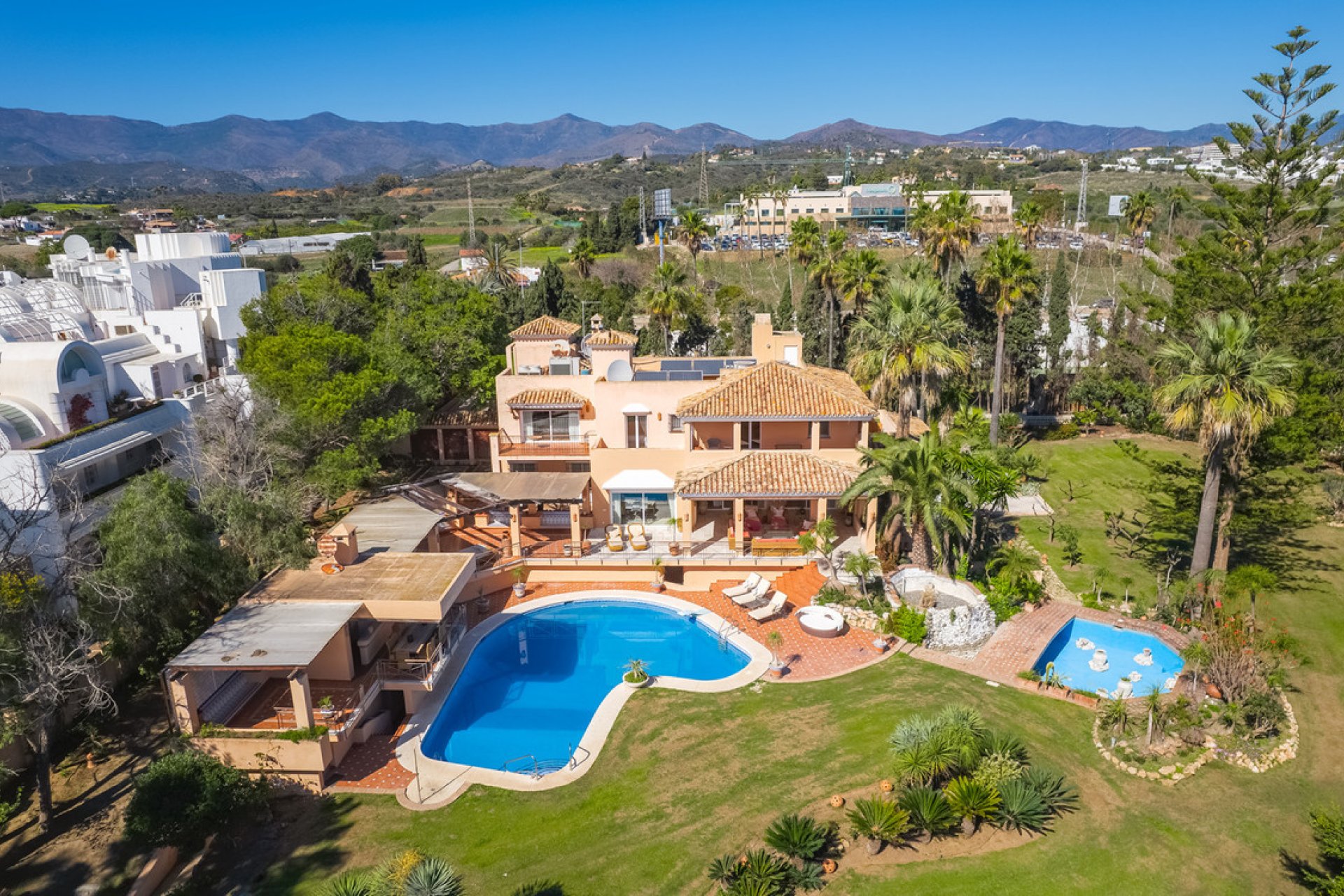 Resale - House - Detached Villa - Estepona - Estepona Centro