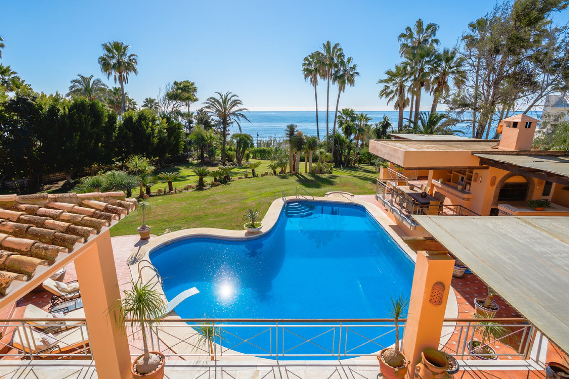 Resale - House - Detached Villa - Estepona - Estepona Centro