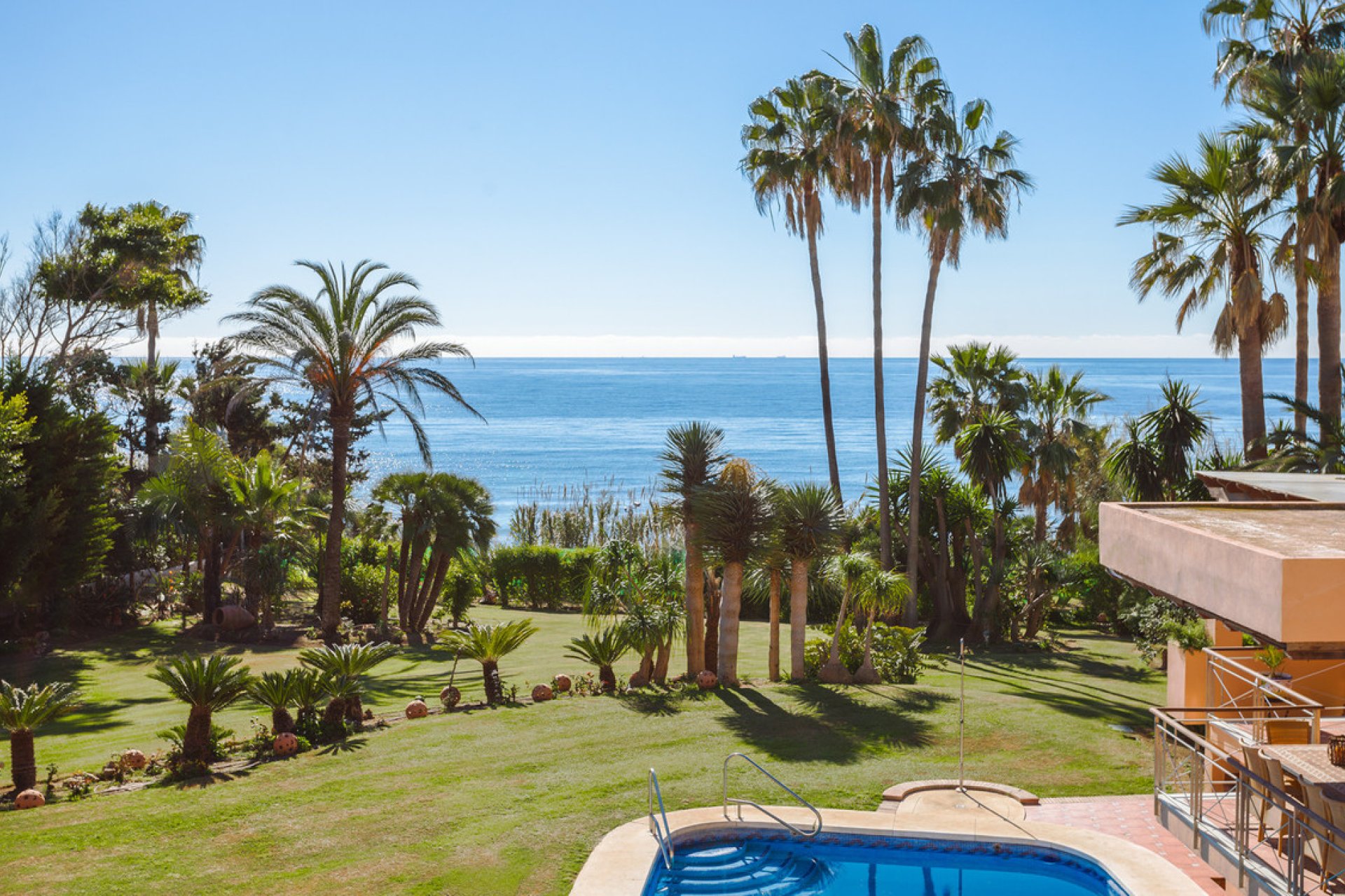 Resale - House - Detached Villa - Estepona - Estepona Centro