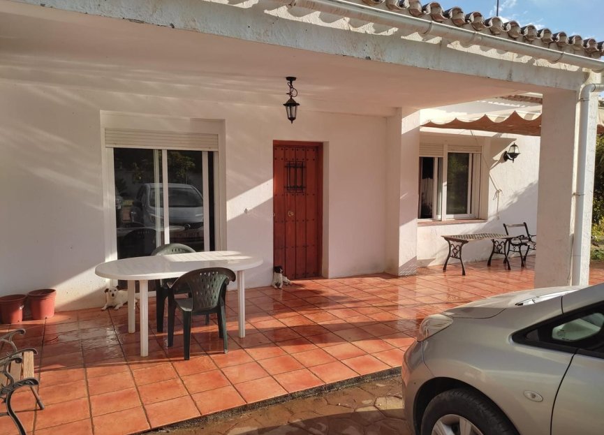 Resale - House - Detached Villa - Estepona - Estepona Centro