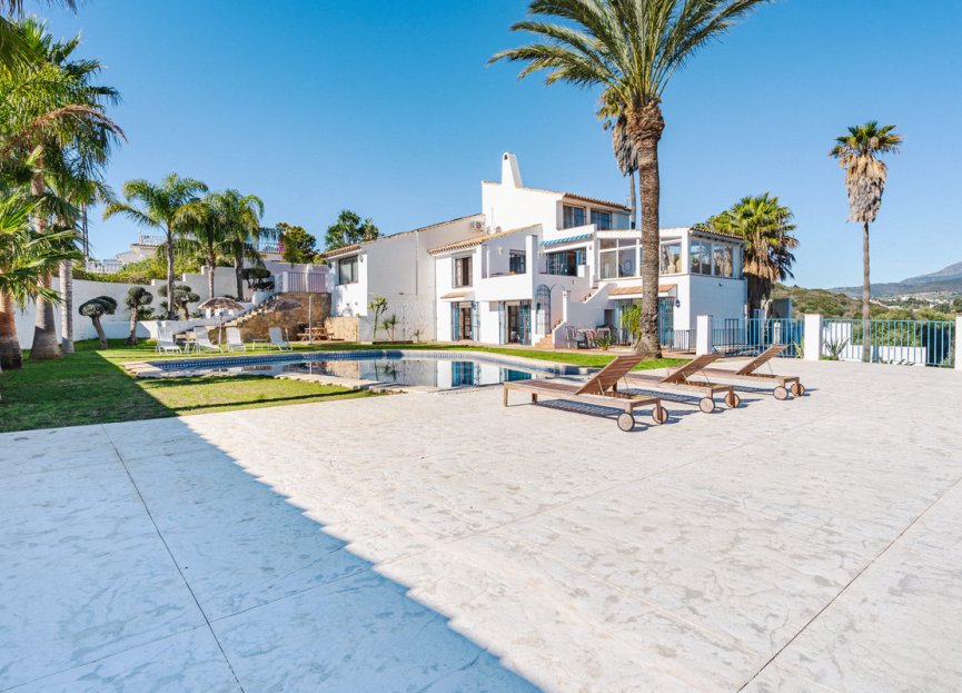 Resale - House - Detached Villa - Estepona - Estepona Centro