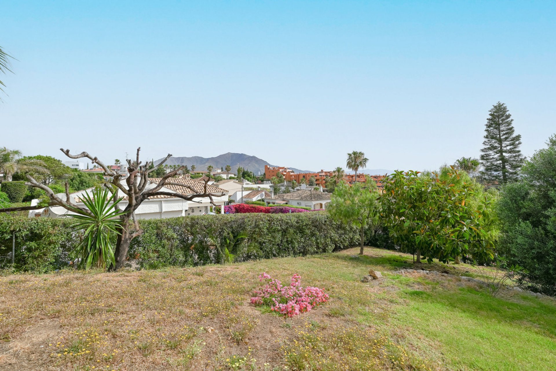 Resale - House - Detached Villa - Estepona - Estepona Centro