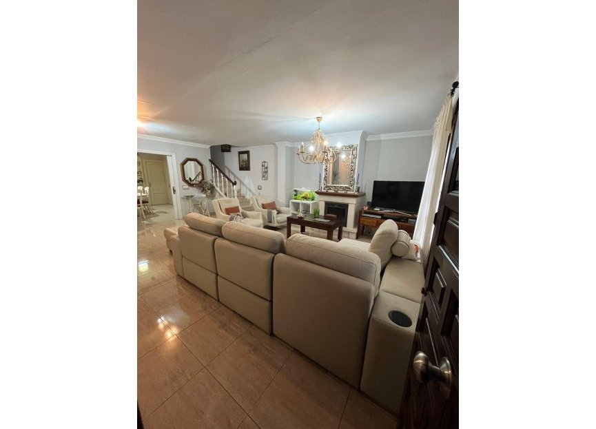 Resale - House - Detached Villa - Estepona - Estepona Centro