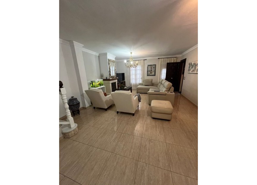 Resale - House - Detached Villa - Estepona - Estepona Centro