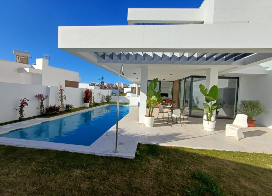 Resale - House - Detached Villa - Estepona - Estepona Centro